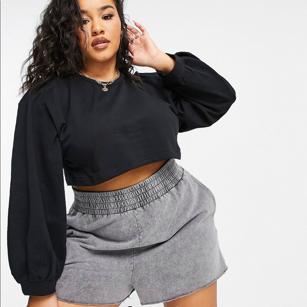 Long Sleeve Crop Sweatshirt